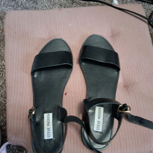 Steve Madden flat sandals in black leather - Picture 2 of 10